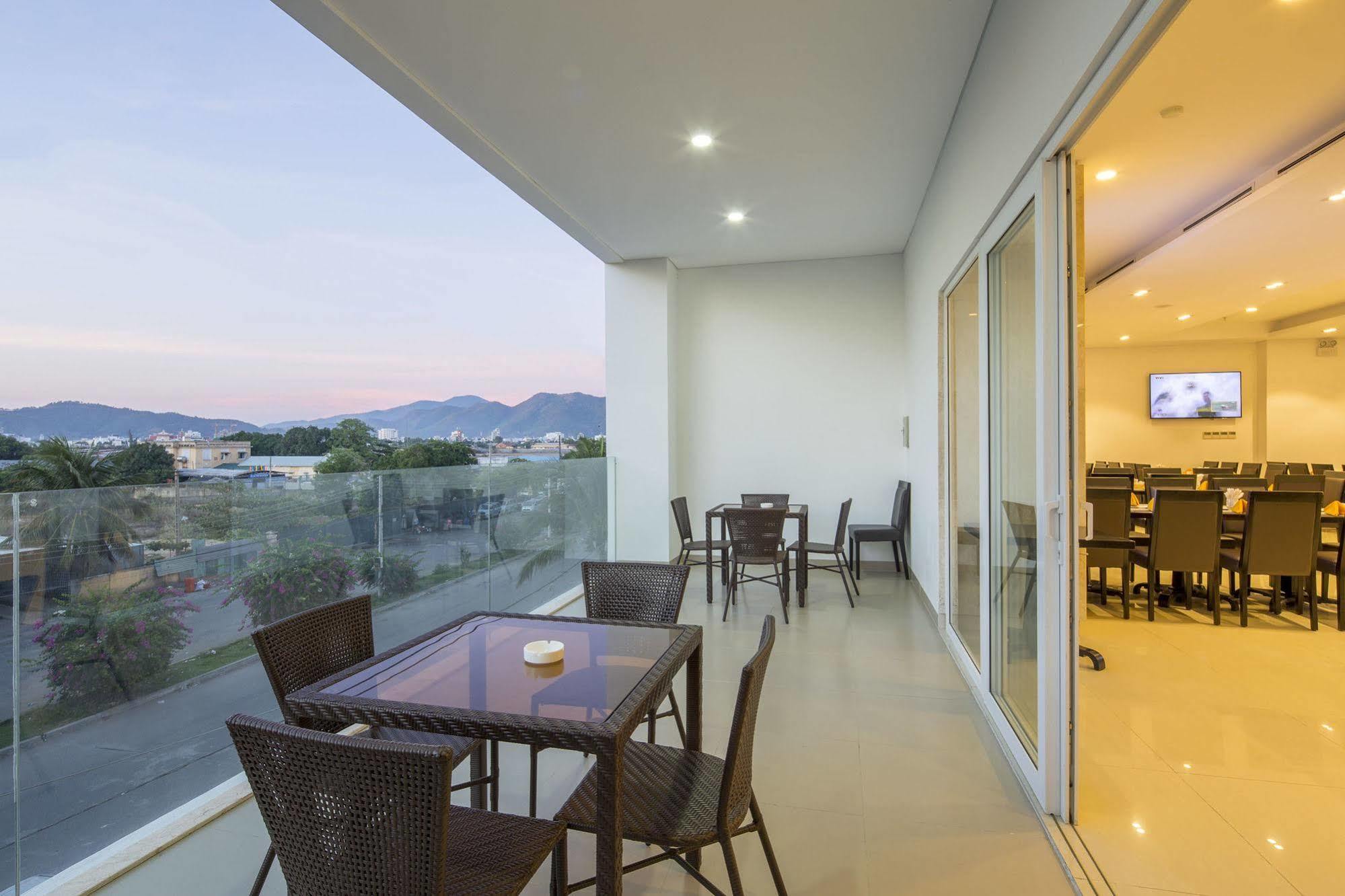 Dendro Gold Hotel Nha Trang Exterior photo
